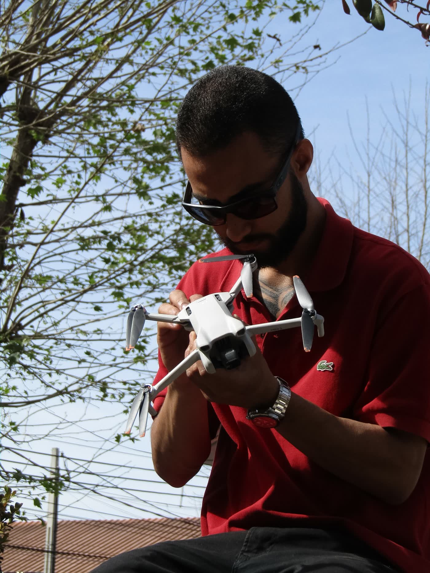 Operação de drone durante captação em campo